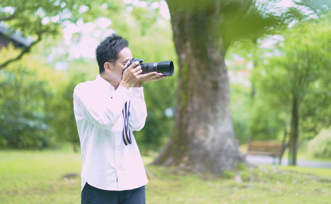 手振れを防ぐおすすめのカメラの構え方 基本フォームの弱点 色んなフォームのご紹介も 手振れを防ぐおすすめのカメラの構え方 基本フォームの弱点 色んなフォームのご紹介も